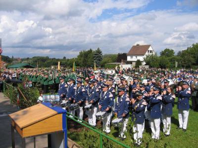 Gemeinschaftspiel aller Musikkapellen bei strahlendem Sonnenschein anläßlich unseres 75-jährigem Jubiläum am 20.08.2006