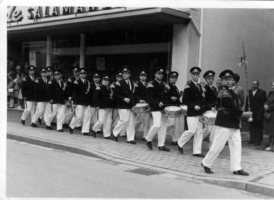 Königsparade auf dem Schützenfest 1962 in Langenberg. 